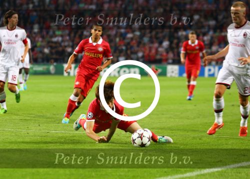 Eindhoven, 20 Augustus 2013
3e Voorronde CL PSV-AC Milan, eindstand 1-1
Park-Ji Sung in duel met Ignazio Abate
Foto Peter Smulders BV