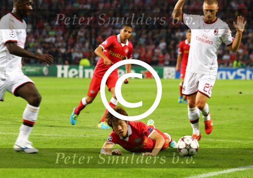 Eindhoven, 20 Augustus 2013
3e Voorronde CL PSV-AC Milan, eindstand 1-1
Park-Ji Sung in duel met Ignazio Abate
Foto Peter Smulders BV