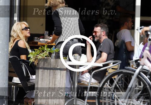 Amsterdam 21 augustus 2013
Patricia Paay met een kennis op terras.
Peter Smulders bv
