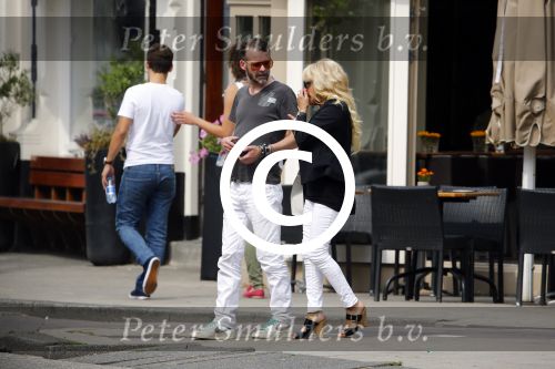 Amsterdam 21 augustus 2013
Patricia Paay met een kennis op terras.
Peter Smulders bv