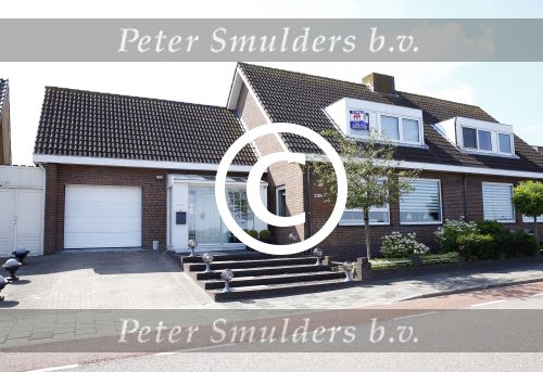 Lijnden 27 augustus 2013
Het huis waar Patricia Paay mee bezig is om te kopen. Het zou haar eerste eigen huis zijn dat ze zou kopen .
Peter Smulders bv