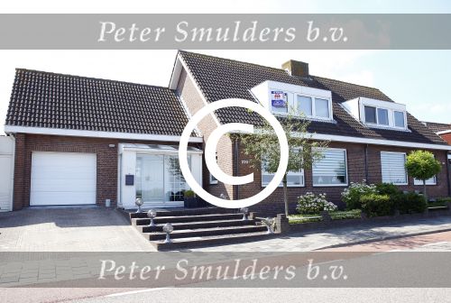 Lijnden 27 augustus 2013
Het huis waar Patricia Paay mee bezig is om te kopen. Het zou haar eerste eigen huis zijn dat ze zou kopen .
Peter Smulders bv