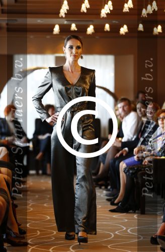 Amsterdam 8 september 2013
Modeshow Paul Schulten in het okura.