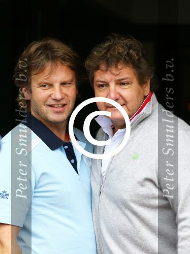Zandvoort, 7 Augustus 2013
KLM Charity Challenge gespeeld op de Kennemer Golfclub met veel BN-ers.
Peter Paul Muller in gesprek met Rene Froger
Foto Peter Smulders BV