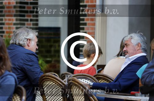 Amsterdam 28 augustsu 2013
Frank Wisse en Pieter Storms op terras.
Peter Smulders bv
