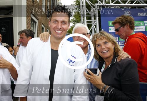 Amsterdam 8 september 2013
Amsterdam city swim door de grachten met diverse bn ers.
Pieter v d Hoogenband met zijn ouders