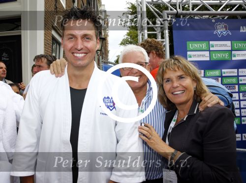 Amsterdam 8 september 2013
Amsterdam city swim door de grachten met diverse bn ers.
Pieter v d Hoogenband met zijn ouders