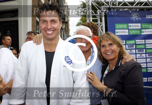 Amsterdam 8 september 2013
Amsterdam city swim door de grachten met diverse bn ers.
Pieter v d Hoogenband met zijn ouders