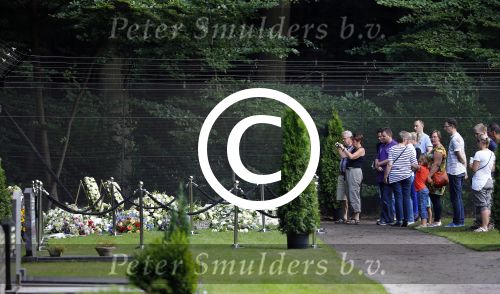 Lage Vuursche 17 augustus 2013
Het Graf van Prins Friso wordt door veel publiek bezocht een dag na zijn begrafenis.
Peter Smulders bv