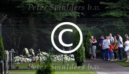 Lage Vuursche 17 augustus 2013
Het Graf van Prins Friso wordt door veel publiek bezocht een dag na zijn begrafenis.
Peter Smulders bv