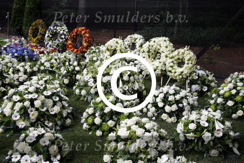 Lage Vuursche 17 augustus 2013
Het Graf van Prins Friso wordt door veel publiek bezocht een dag na zijn begrafenis.
Peter Smulders bv