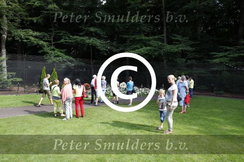 Lage Vuursche 17 augustus 2013
Het Graf van Prins Friso wordt door veel publiek bezocht een dag na zijn begrafenis.
Peter Smulders bv