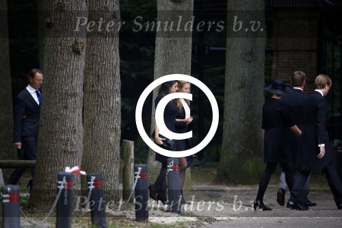 Lage Vuursche 16 augustus 2013
Begrafenis Prins Friso bij de stulpkerk in Lage Vuursche. De hele koninklijke familie was Aanwezig. Prins Jaime met verloofde
Peter Smulders bv