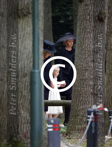 Lage Vuursche 16 augustus 2013
Begrafenis Prins Friso bij de stulpkerk in Lage Vuursche. De hele koninklijke familie was Aanwezig. Prinses Mabelmet dochters en Prinses Beatrix
Peter Smulders bv