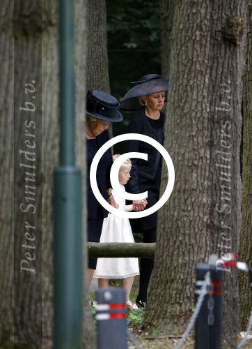 Lage Vuursche 16 augustus 2013
Begrafenis Prins Friso bij de stulpkerk in Lage Vuursche. De hele koninklijke familie was Aanwezig. Prinses Mabelmet dochters en Prinses Beatrix
Peter Smulders bv