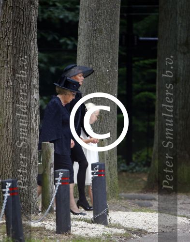 Lage Vuursche 16 augustus 2013
Begrafenis Prins Friso bij de stulpkerk in Lage Vuursche. De hele koninklijke familie was Aanwezig. Prinses Mabelmet dochters en Prinses Beatrix
Peter Smulders bv