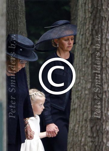 Lage Vuursche 16 augustus 2013
Begrafenis Prins Friso bij de stulpkerk in Lage Vuursche. De hele koninklijke familie was Aanwezig. Prinses Mabel met dochters en Prinses Beatrix Koning Willem Alexander Maxima Amalia Ariane en Alexia
Peter Smulders bv