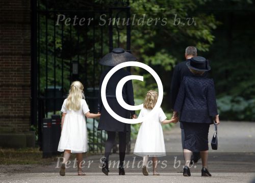 Lage Vuursche 16 augustus 2013
Begrafenis Prins Friso bij de stulpkerk in Lage Vuursche. De hele koninklijke familie was Aanwezig. Prinses Mabelmet dochters en Prinses Beatrix
Peter Smulders bv