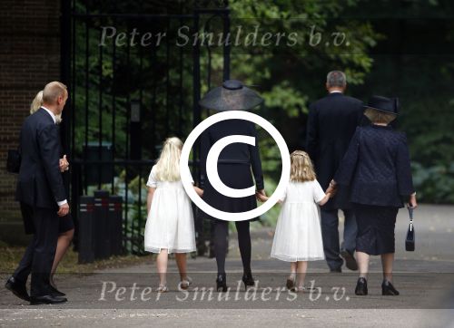 Lage Vuursche 16 augustus 2013
Begrafenis Prins Friso bij de stulpkerk in Lage Vuursche. De hele koninklijke familie was Aanwezig. Prinses Mabelmet dochters en Prinses Beatrix
Peter Smulders bv