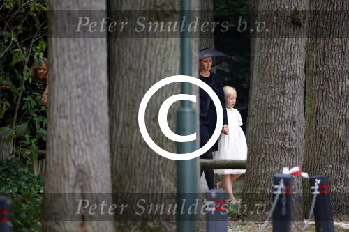 Lage Vuursche 16 augustus 2013
Begrafenis Prins Friso bij de stulpkerk in Lage Vuursche. De hele koninklijke familie was Aanwezig. Prinses Mabelmet dochters en Prinses Beatrix
Peter Smulders bv