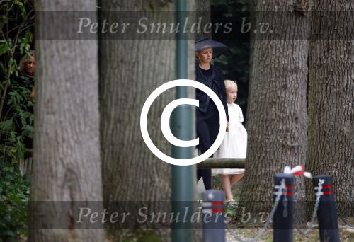 Lage Vuursche 16 augustus 2013
Begrafenis Prins Friso bij de stulpkerk in Lage Vuursche. De hele koninklijke familie was Aanwezig. Prinses Mabelmet dochters en Prinses Beatrix
Peter Smulders bv