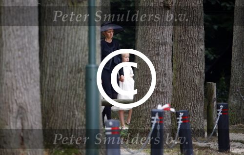 Lage Vuursche 16 augustus 2013
Begrafenis Prins Friso bij de stulpkerk in Lage Vuursche. De hele koninklijke familie was Aanwezig. Prinses Mabelmet dochters en Prinses Beatrix
Peter Smulders bv