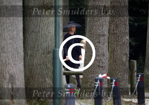 Lage Vuursche 16 augustus 2013
Begrafenis Prins Friso bij de stulpkerk in Lage Vuursche. De hele koninklijke familie was Aanwezig. Prinses Mabelmet dochters en Prinses Beatrix
Peter Smulders bv
