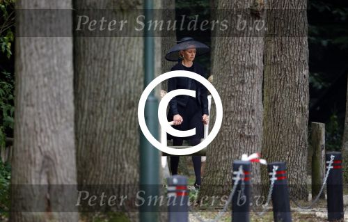 Lage Vuursche 16 augustus 2013
Begrafenis Prins Friso bij de stulpkerk in Lage Vuursche. De hele koninklijke familie was Aanwezig. Prinses Mabelmet dochters en Prinses Beatrix
Peter Smulders bv