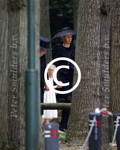 Lage Vuursche 16 augustus 2013
Begrafenis Prins Friso bij de stulpkerk in Lage Vuursche. De hele koninklijke familie was Aanwezig. Prinses Mabelmet dochters en Prinses Beatrix
Peter Smulders bv