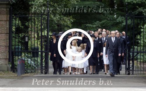 Lage Vuursche 16 augustus 2013
Begrafenis Prins Friso bij de stulpkerk in Lage Vuursche. De hele koninklijke familie was Aanwezig. Prinses Mabel met dochters en Prinses Beatrix . Koning Willem Alexander Maxima Ariane Alexia Amalia
Peter Smulders bv