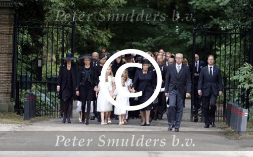 Lage Vuursche 16 augustus 2013
Begrafenis Prins Friso bij de stulpkerk in Lage Vuursche. De hele koninklijke familie was Aanwezig. Prinses Mabel met dochters en Prinses Beatrix . Koning Willem Alexander Maxima Ariane Alexia Amalia
Peter Smulders bv