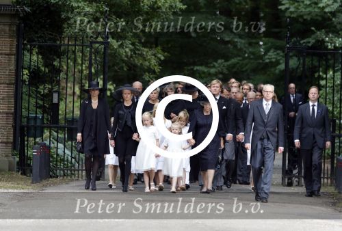 Lage Vuursche 16 augustus 2013
Begrafenis Prins Friso bij de stulpkerk in Lage Vuursche. De hele koninklijke familie was Aanwezig. Prinses Mabel met dochters en Prinses Beatrix . Koning Willem Alexander Maxima Ariane Alexia Amalia
Peter Smulders bv