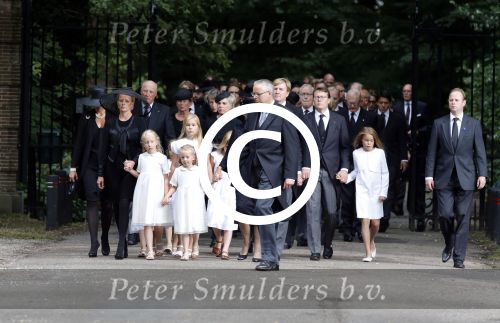 Lage Vuursche 16 augustus 2013
Begrafenis Prins Friso bij de stulpkerk in Lage Vuursche. De hele koninklijke familie was Aanwezig. Prinses Mabel met dochters en Prinses Beatrix . Koning Willem Alexander Maxima Ariane Alexia Amalia
Peter Smulders bv