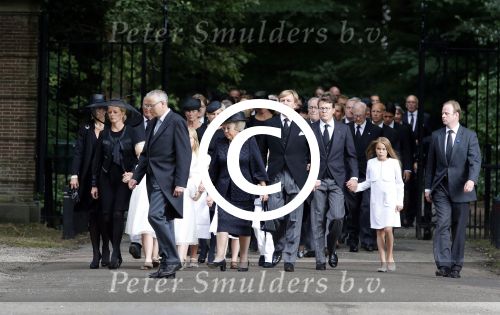 Lage Vuursche 16 augustus 2013
Begrafenis Prins Friso bij de stulpkerk in Lage Vuursche. De hele koninklijke familie was Aanwezig. Prinses Mabel met dochters en Prinses Beatrix . Koning Willem Alexander Maxima Ariane Alexia Amalia
Peter Smulders bv