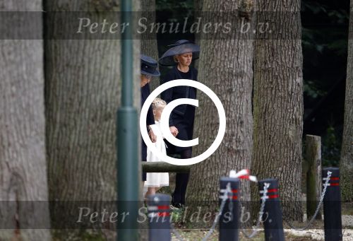 Lage Vuursche 16 augustus 2013
Begrafenis Prins Friso bij de stulpkerk in Lage Vuursche. De hele koninklijke familie was Aanwezig. Prinses Mabel met dochters en Prinses Beatrix Koning Willem Alexander Maxima Amalia Ariane en Alexia
Peter Smulders bv