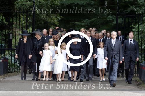 Lage Vuursche 16 augustus 2013
Begrafenis Prins Friso bij de stulpkerk in Lage Vuursche. De hele koninklijke familie was Aanwezig. Prinses Mabel met dochters en Prinses Beatrix Koning Willem Alexander Maxima Amalia Ariane en Alexia
Peter Smulders bv