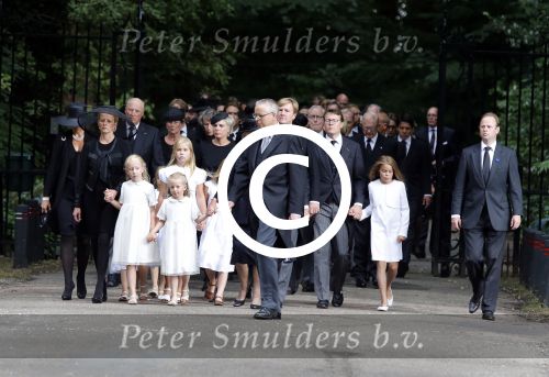 Lage Vuursche 16 augustus 2013
Begrafenis Prins Friso bij de stulpkerk in Lage Vuursche. De hele koninklijke familie was Aanwezig. Prinses Mabel met dochters en Prinses Beatrix Koning Willem Alexander Maxima Amalia Ariane en Alexia
Peter Smulders bv
