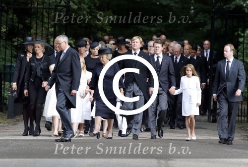 Lage Vuursche 16 augustus 2013
Begrafenis Prins Friso bij de stulpkerk in Lage Vuursche. De hele koninklijke familie was Aanwezig. Prinses Mabel met dochters en Prinses Beatrix Koning Willem Alexander Maxima Amalia Ariane en Alexia
Peter Smulders bv