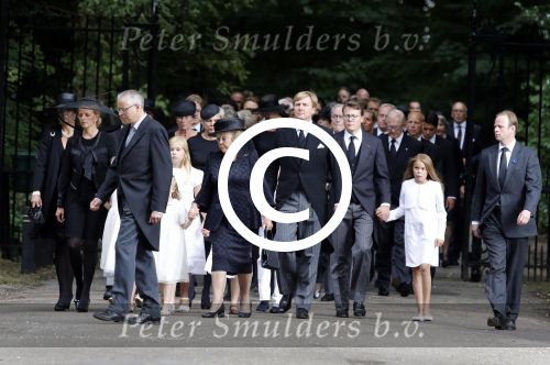 Lage Vuursche 16 augustus 2013
Begrafenis Prins Friso bij de stulpkerk in Lage Vuursche. De hele koninklijke familie was Aanwezig. Prinses Mabel met dochters en Prinses Beatrix Koning Willem Alexander Maxima Amalia Ariane en Alexia
Peter Smulders bv