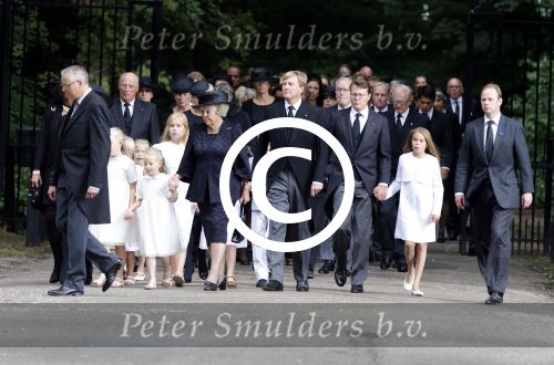 Lage Vuursche 16 augustus 2013
Begrafenis Prins Friso bij de stulpkerk in Lage Vuursche. De hele koninklijke familie was Aanwezig. Prinses Mabel met dochters en Prinses Beatrix Koning Willem Alexander Maxima Amalia Ariane en Alexia
Peter Smulders bv