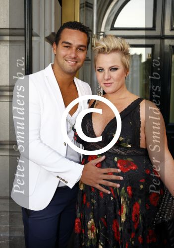 Amsterdam 3 september 2013
Premiere Stiletto in Carre.
Deon Leon met zijn zwangere vriendin Rachel Kramer