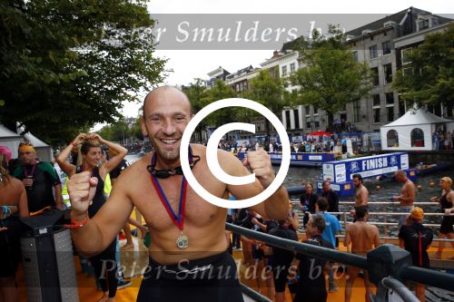Amsterdam 8 september 2013
Amsterdam city swim door de grachten met diverse bn ers.
ralph de Vries met zijn broer en met zijn vrouw Carlijn