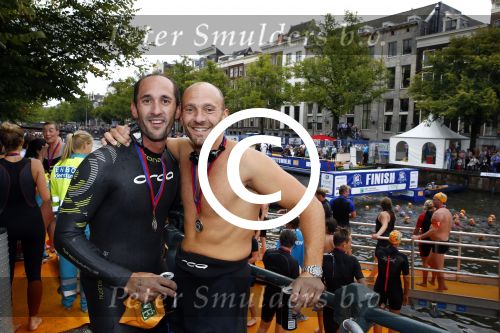 Amsterdam 8 september 2013
Amsterdam city swim door de grachten met diverse bn ers.
ralph de Vries met zijn broer en met zijn vrouw Carlijn