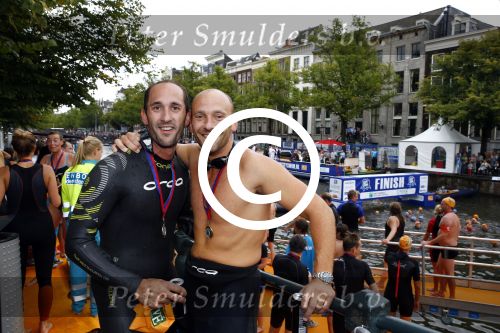 Amsterdam 8 september 2013
Amsterdam city swim door de grachten met diverse bn ers.
ralph de Vries met zijn broer en met zijn vrouw Carlijn