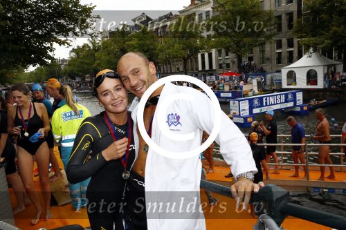 Amsterdam 8 september 2013
Amsterdam city swim door de grachten met diverse bn ers.
ralph de Vries met zijn broer en met zijn vrouw Carlijn