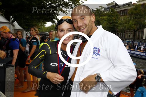 Amsterdam 8 september 2013
Amsterdam city swim door de grachten met diverse bn ers.
ralph de Vries met zijn broer en met zijn vrouw Carlijn
