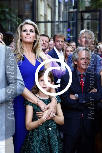Amsterdam 5 september 2013
Opening nieuwe eyeworks pand met Reinout en Danielle Oerlemans (met kinderen) en burgemeester Eberhard v d Laan