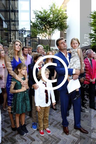 Amsterdam 5 september 2013
Opening nieuwe eyeworks pand met Reinout en Danielle Oerlemans (met kinderen) en burgemeester Eberhard v d Laan