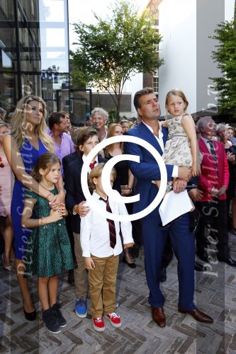Amsterdam 5 september 2013
Opening nieuwe eyeworks pand met Reinout en Danielle Oerlemans (met kinderen) en burgemeester Eberhard v d Laan