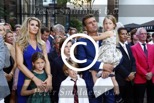 Amsterdam 5 september 2013
Opening nieuwe eyeworks pand met Reinout en Danielle Oerlemans (met kinderen) en burgemeester Eberhard v d Laan